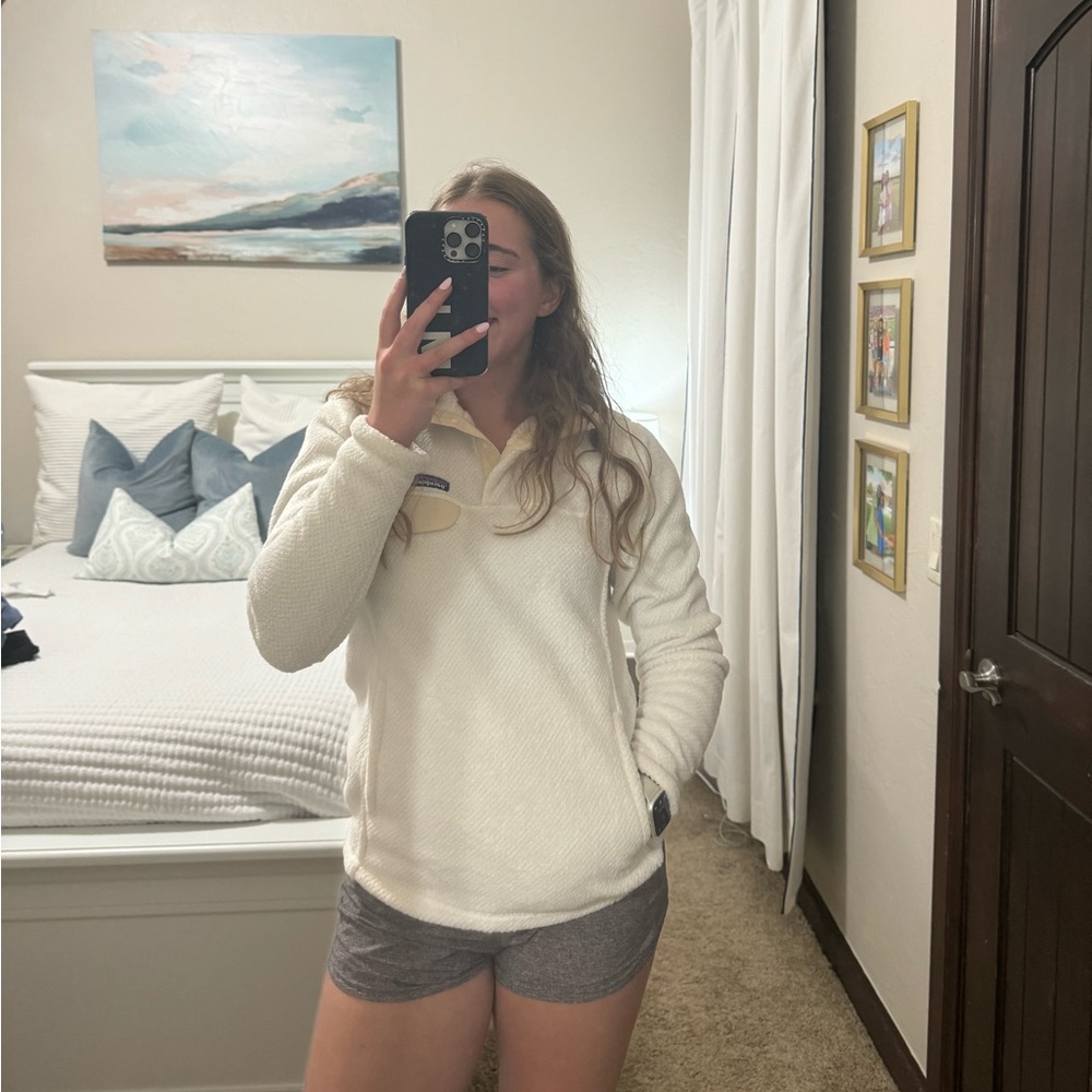 White Patagonia Pullover